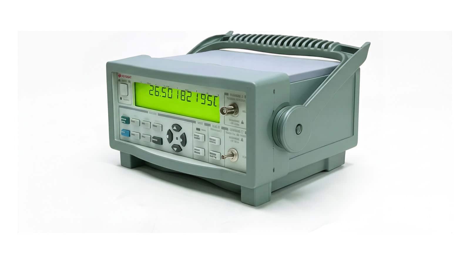 máy đếm tần số vi sóng Keysight 53152A - ảnh studio nền trắng, góc 3/4