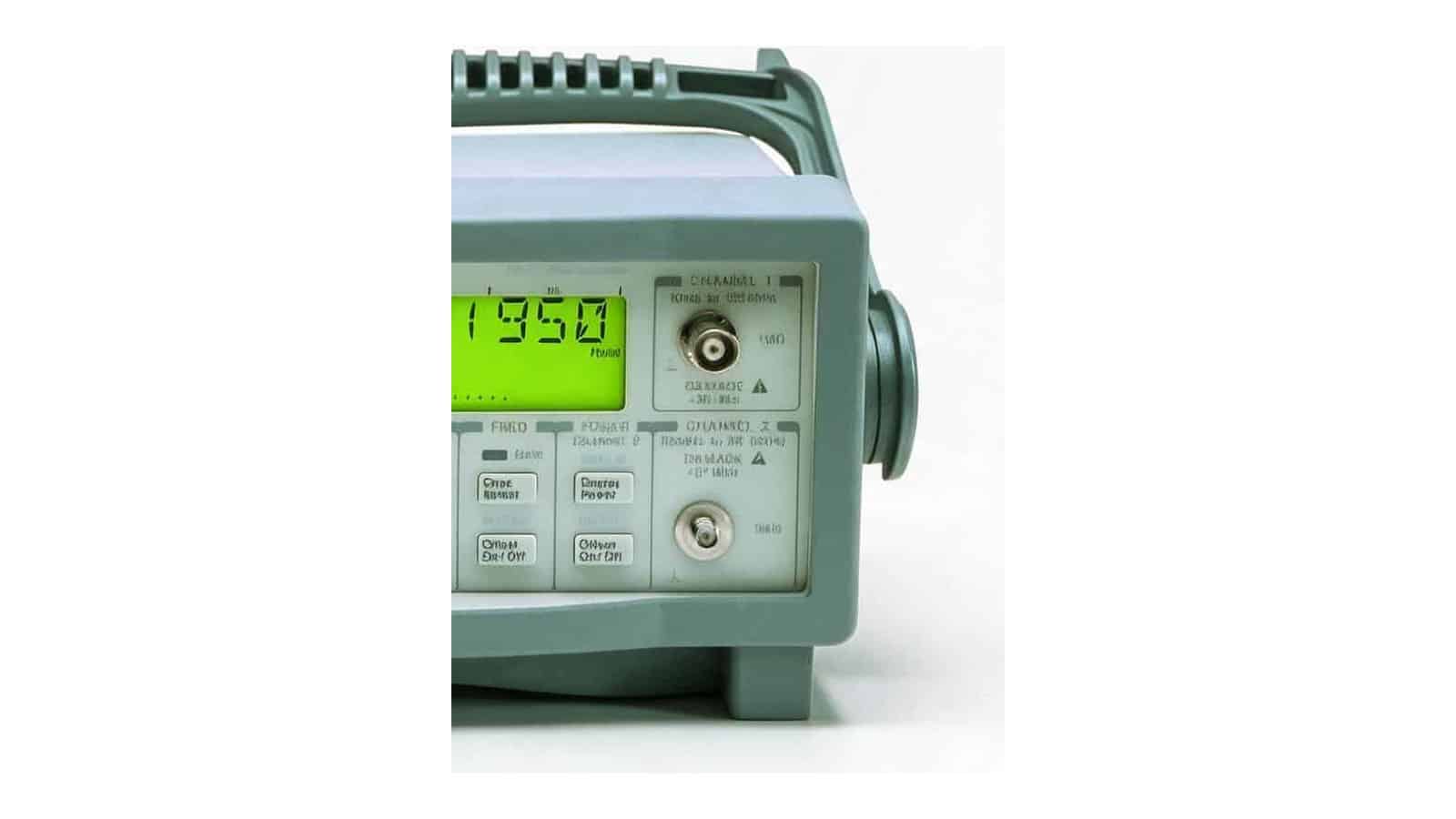 Máy Đếm Tần Keysight 53150A kiểm tra bộ dao động nội LO với tham chiếu 10 MHz ngoài