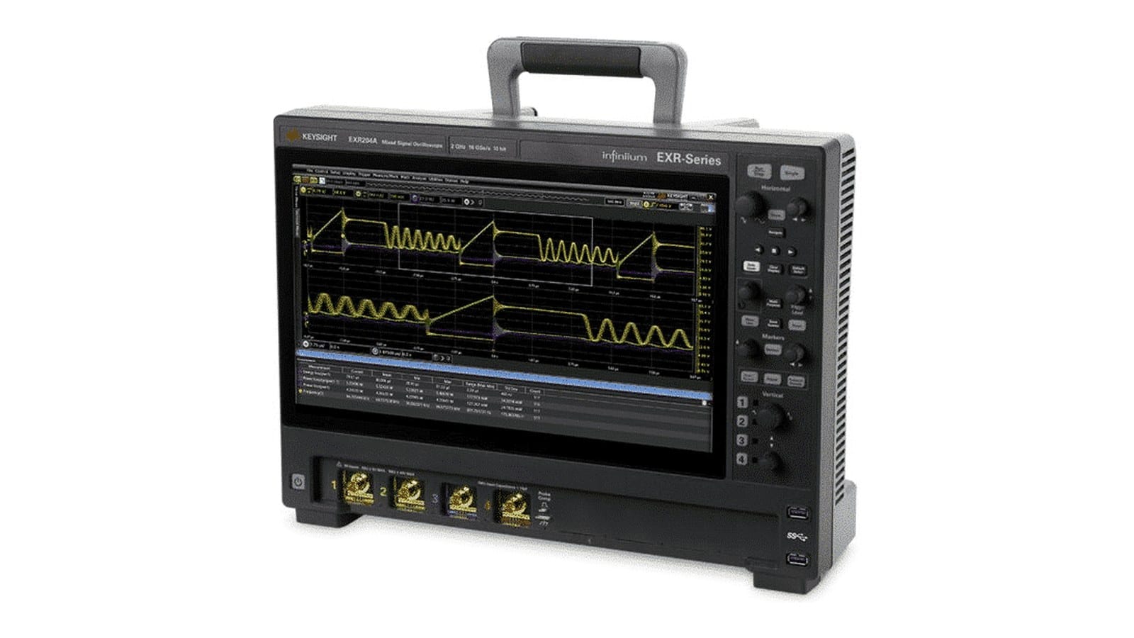 Kỹ sư dùng EXR-Series Keysight EXR204A đo tín hiệu trên bo mạch