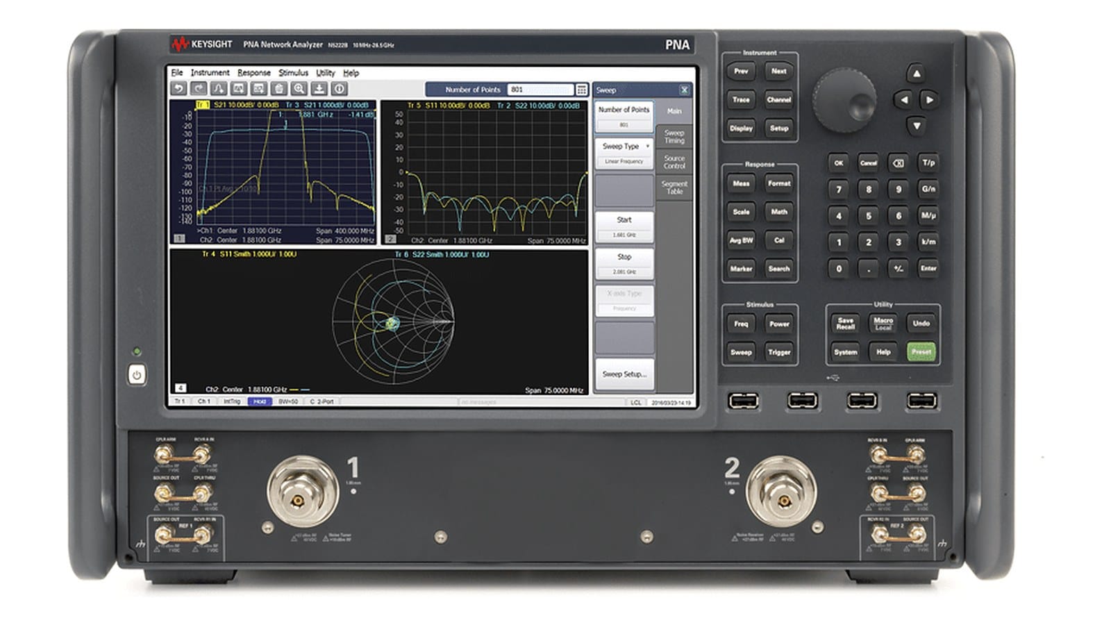 Mặt trước máy phân tích mạng Keysight N5222B với cổng đo 3,5 mm và màn hình cảm ứng