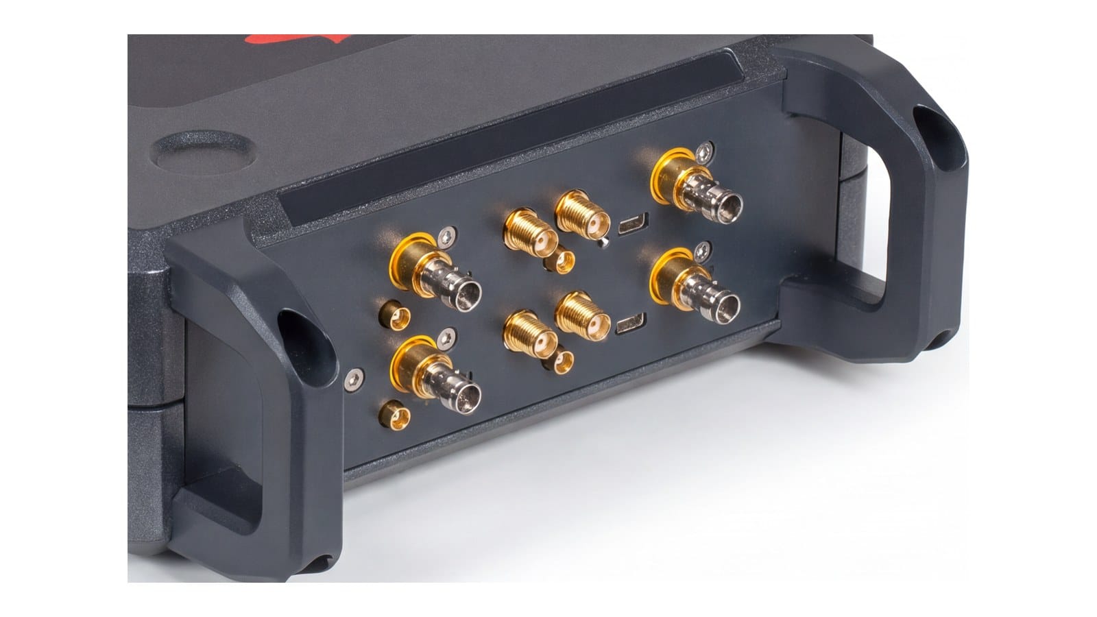 Mặt trước Keysight P5026A với 4 cổng đo đầu nối 2,4 mm