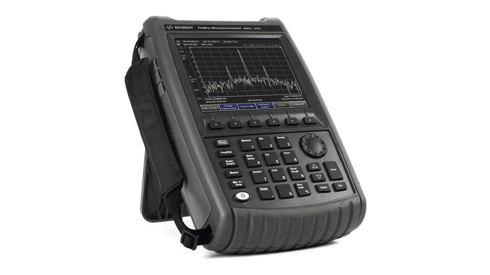 Kỹ sư dùng Keysight N9950A đo feeder anten vi ba trên cột viễn thông
