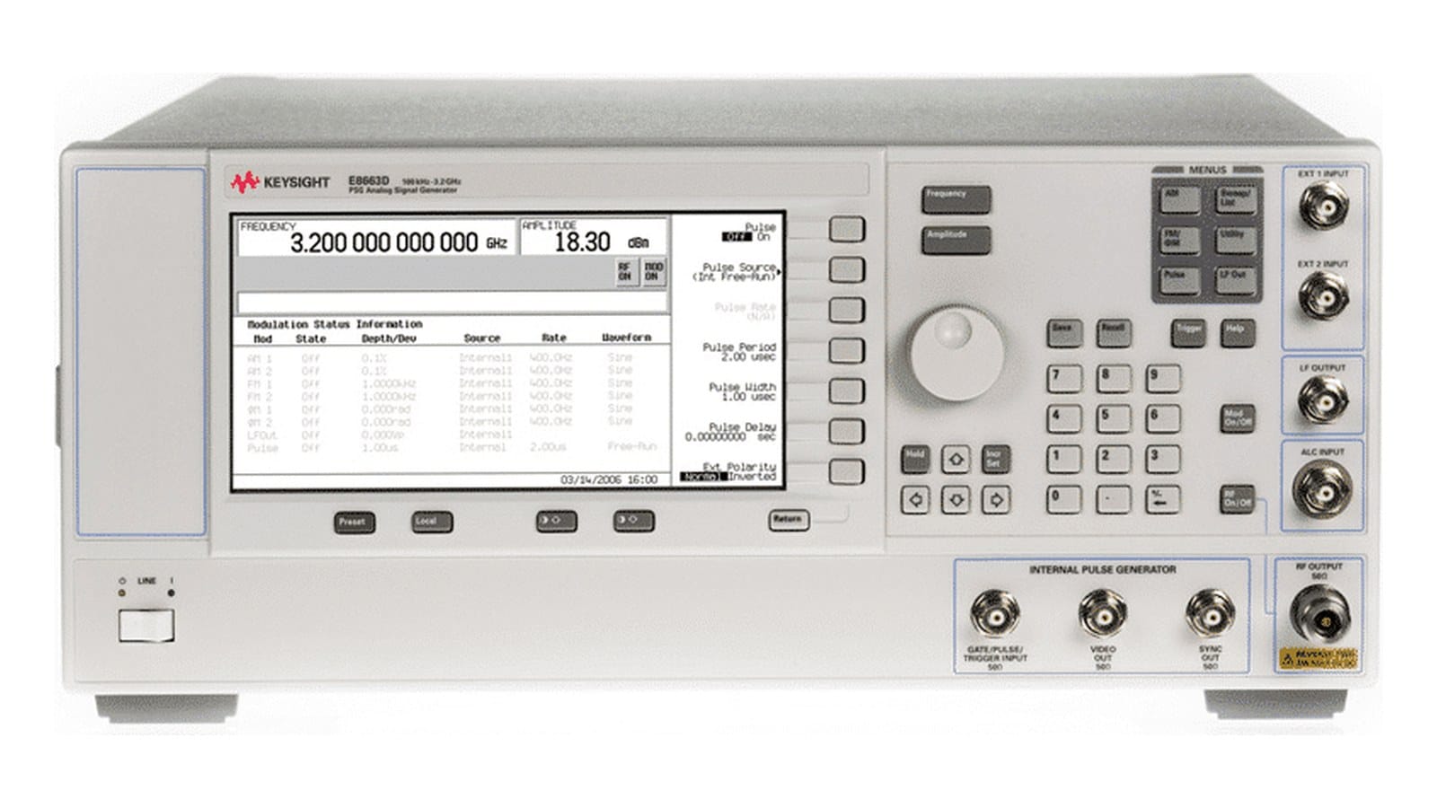 Mặt trước Keysight E8663D thông số tần số và công suất hiển thị trên màn hình