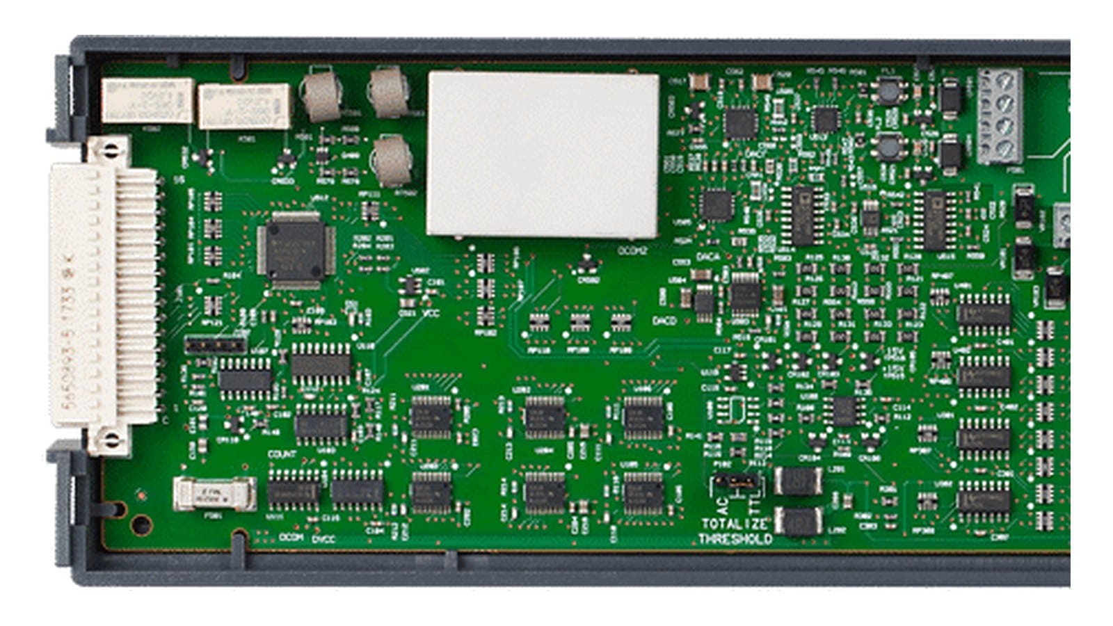 Mặt trước hệ thống thu thập dữ liệu Keysight với mô-đun Keysight DAQM907A