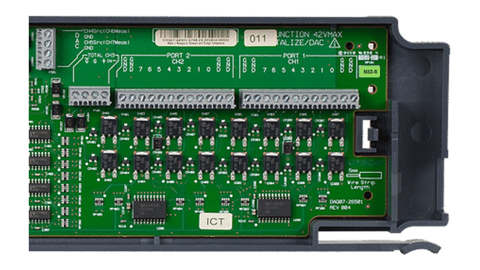 Đấu dây Keysight DAQM907A vào đồ gá kiểm tra bo mạch trong hệ thống thu thập dữ liệu Keysight