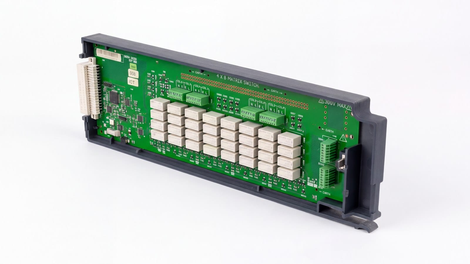 mô-đun ma trận 4×8 hai dây Keysight DAQM904A chụp studio nền trắng góc 3/4