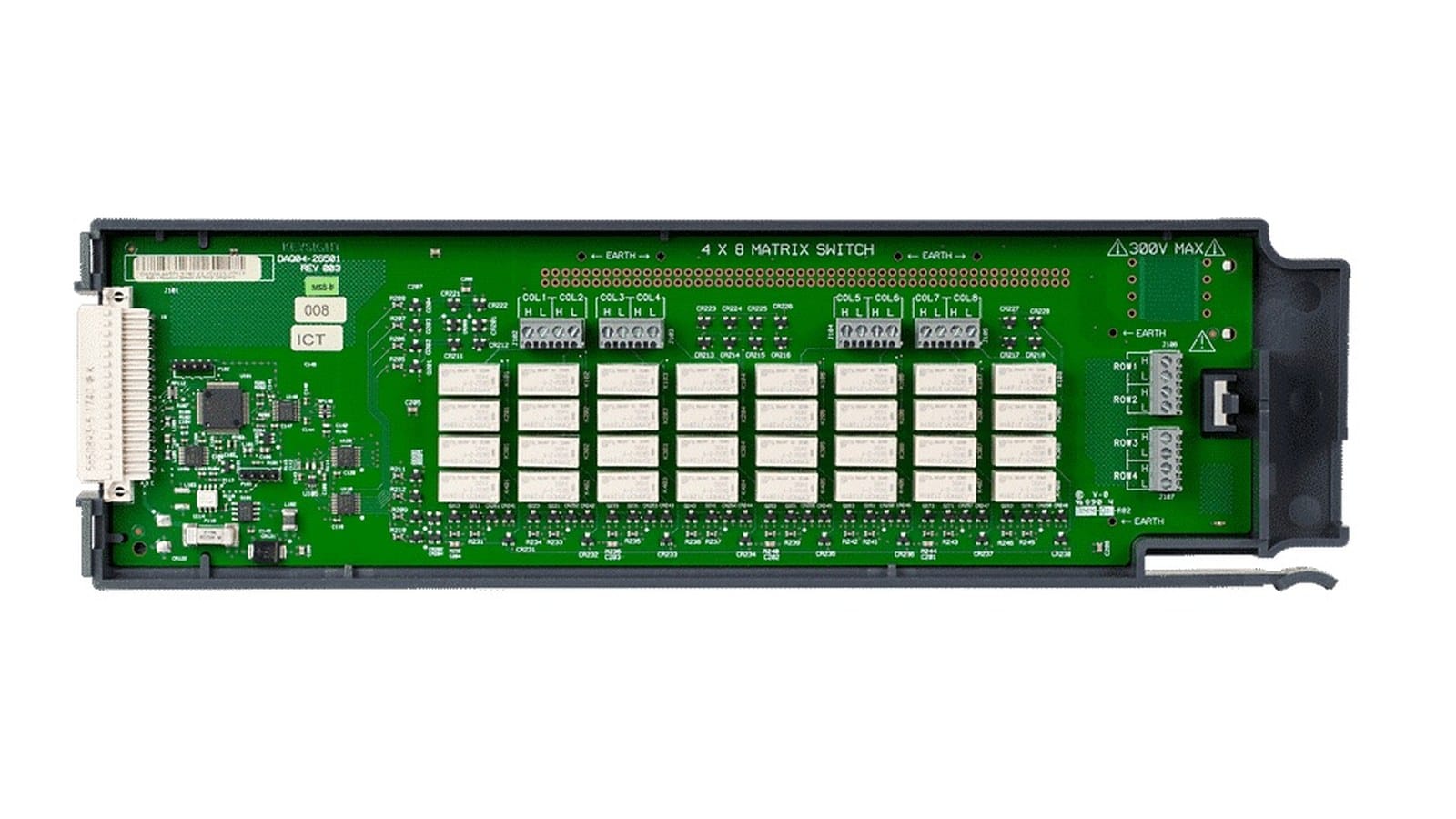 Mặt trên mô-đun ma trận Keysight DAQM904A với lưới rơ-le 4 hàng x 8 cột