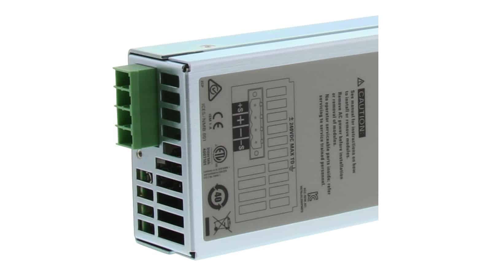 Mặt trước khung nguồn N6700 lắp mô-đun nguồn DC Keysight N6731B, xem N6731B thông số trên màn hình