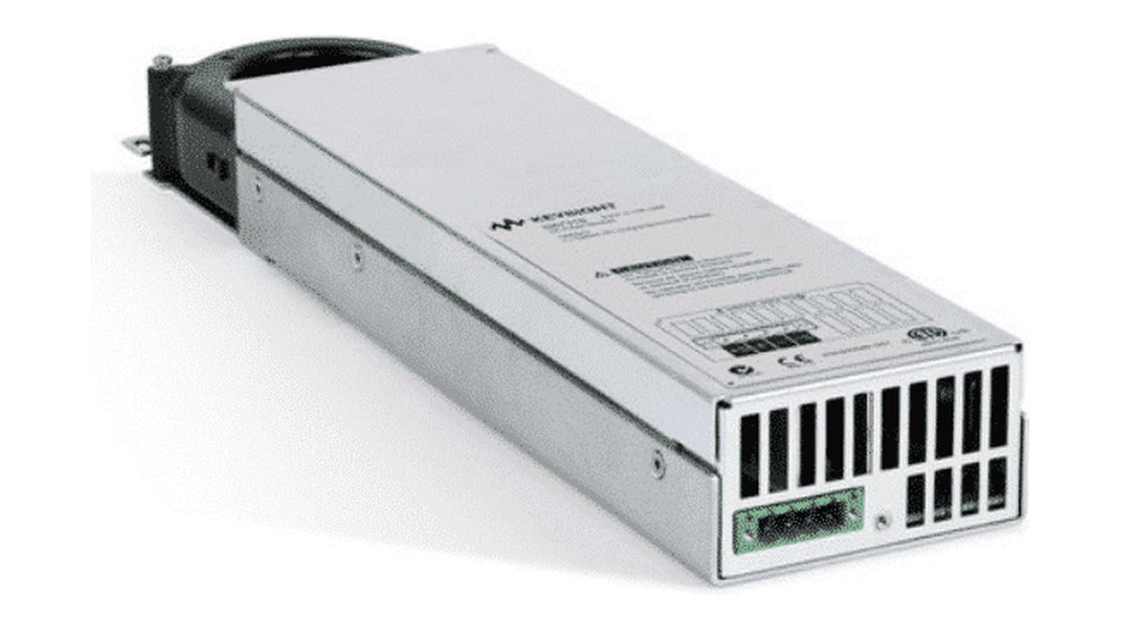 Kỹ sư cấu hình bộ nguồn DC Keysight N6700 với mô-đun N6731B cho hệ thống đo ATE