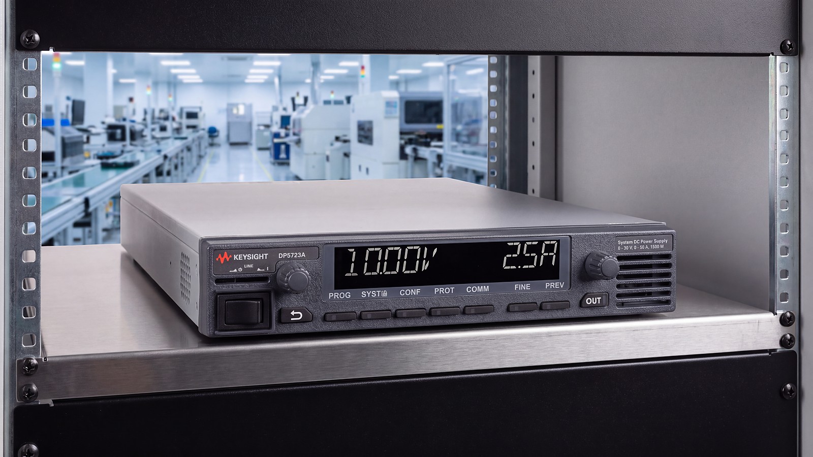 Nguồn DC cho ATE Keysight DP5723A đặt trong tủ rack kiểm tra của dây chuyền sản xuất điện tử
