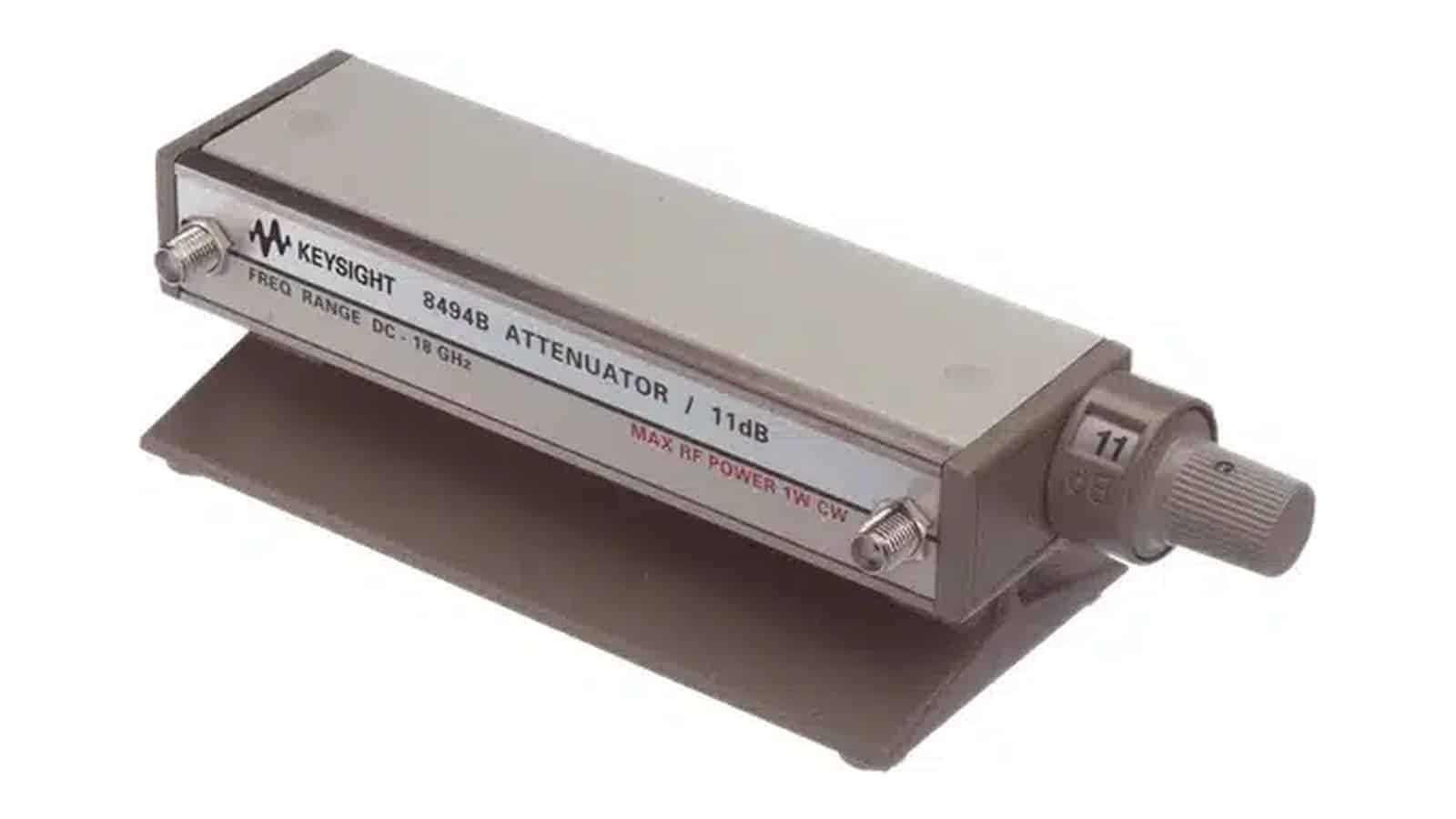 Mặt trước Keysight 8494B với núm chọn suy hao 0 đến 11 dB